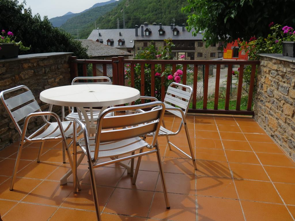 Apartaments El Ribal Valencia D'Aneu Exterior foto