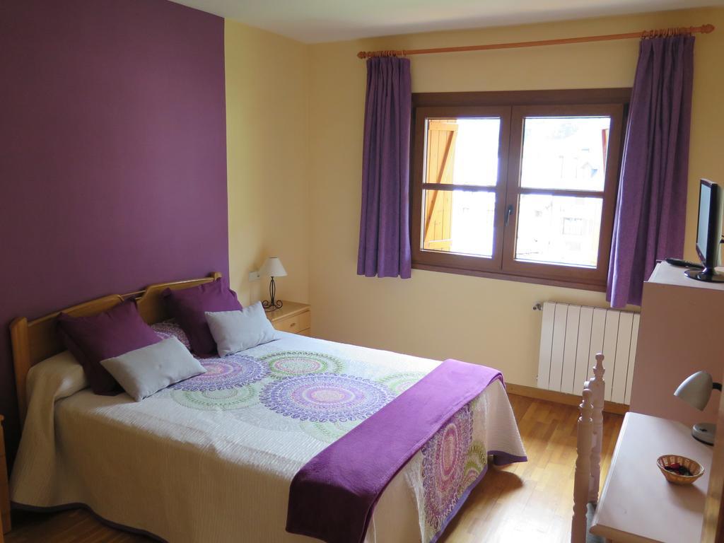 Apartaments El Ribal Valencia D'Aneu Exterior foto